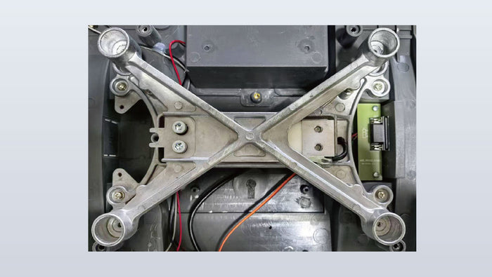 Strong internal structure and metal load cell bracket supports the scale to weigh up to 30kg.