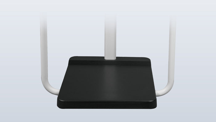 Large non-slip and sturdy base platform for safe weighing
